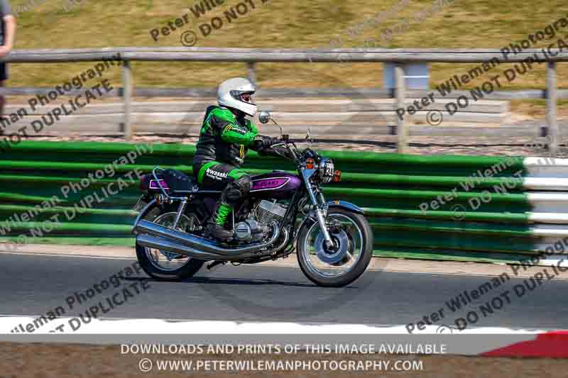 Vintage motorcycle club;eventdigitalimages;mallory park;mallory park trackday photographs;no limits trackdays;peter wileman photography;trackday digital images;trackday photos;vmcc festival 1000 bikes photographs